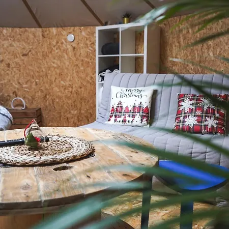 Le Domaine D Osca 豪华帐篷 Montaigut-le-Blanc (Puy-de-Dome)