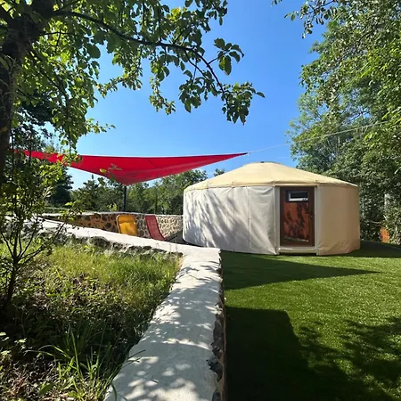 Le Domaine D Osca Montaigut-le-Blanc (Puy-de-Dome)